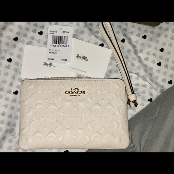 Corner Zip Wristlet In Signature Leather
Chalk - Picture 2 of 3